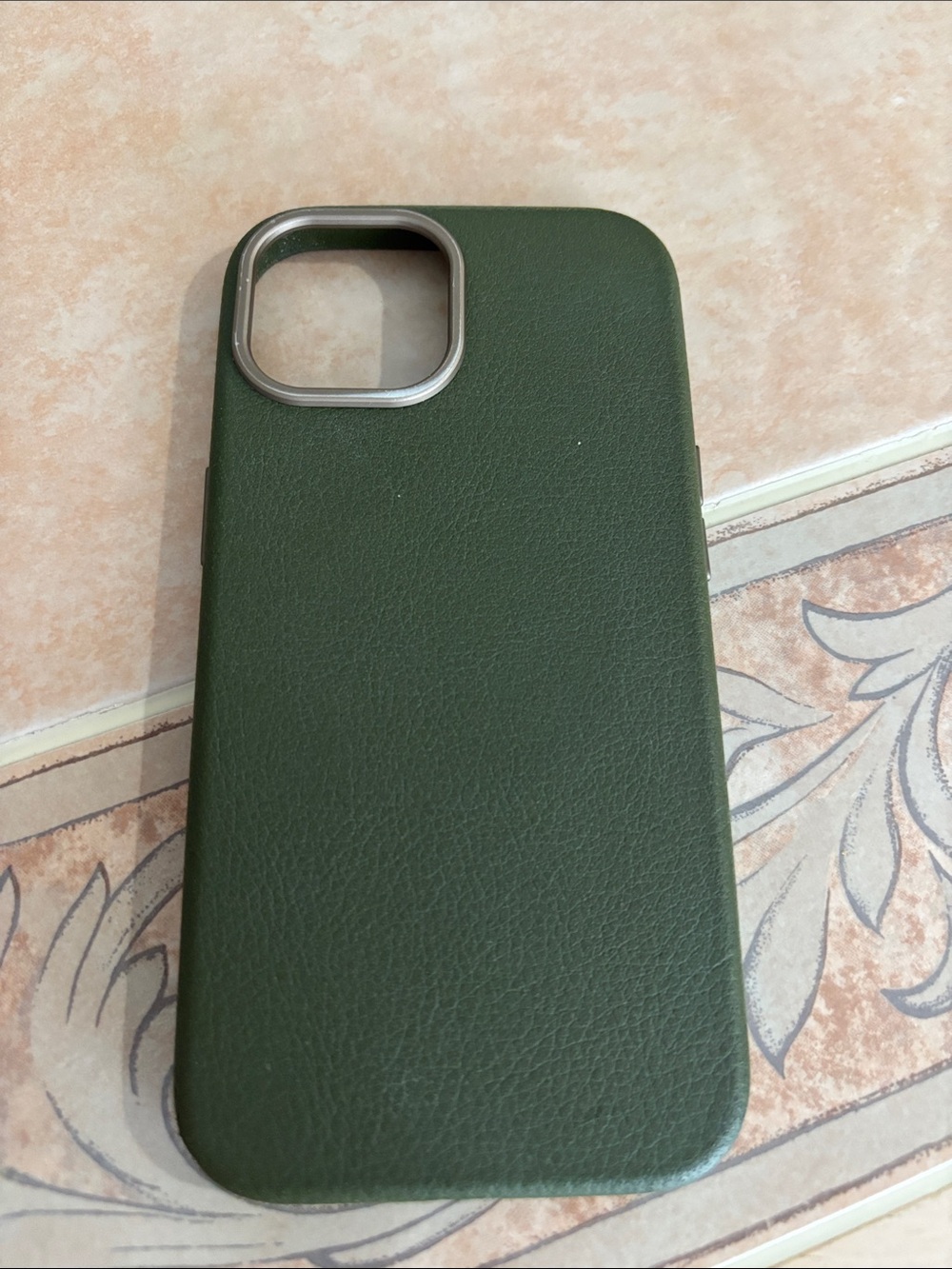 OtterBox iPhone 15 Dark Green Leather Protective Cover